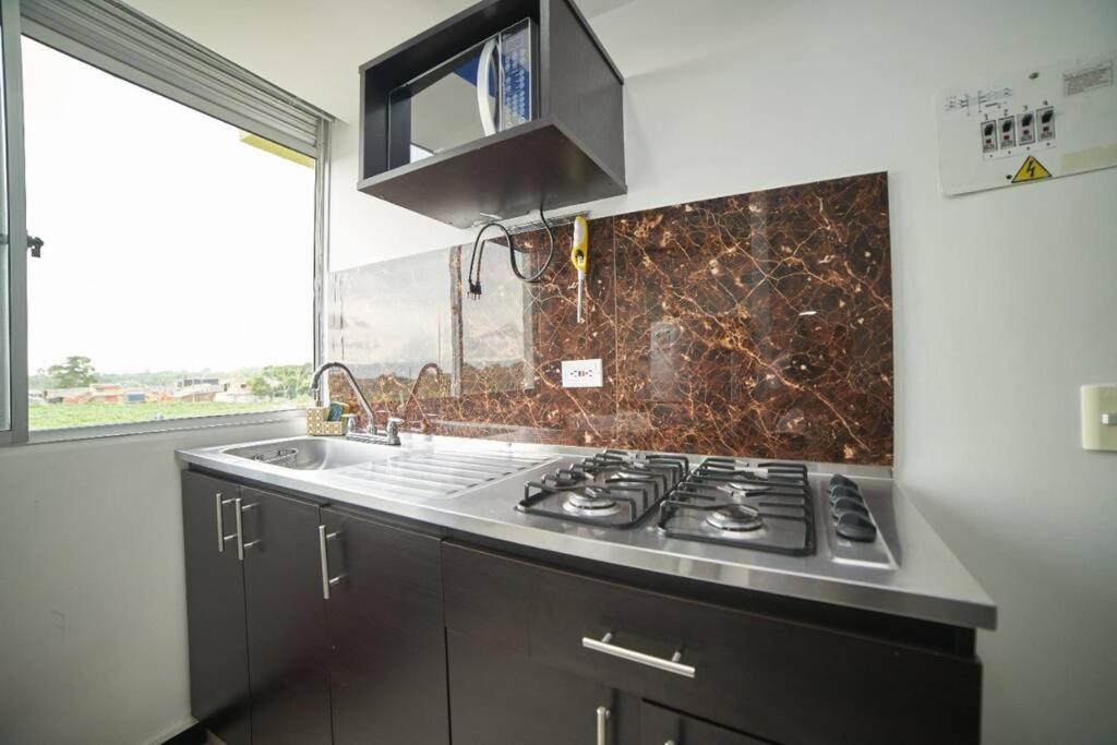 Apartamento Cerca Parque Del Cafe Con Piscina 몬테네그로 외부 사진