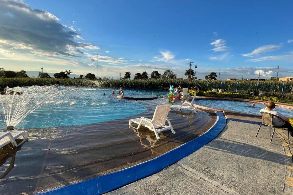 Apartamento Cerca Parque Del Cafe Con Piscina 몬테네그로 외부 사진