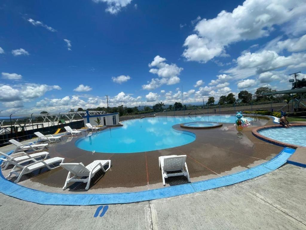 Apartamento Cerca Parque Del Cafe Con Piscina 몬테네그로 외부 사진